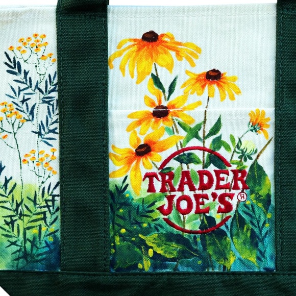 Trader Joe’s Mini Canvas Tote Hand Painted Daisy Floral Green Handle New - Picture 4 of 5
